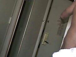 Jolie fille blonde videos x de femmes mures fait plaisir oralement à deux étalons excités