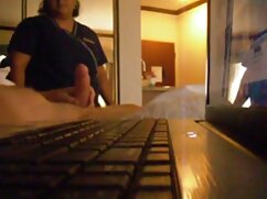 Une latina éblouissante vidéos porno tukif en lingerie rose vif est une fellatrice très douée