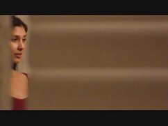 En échange d'argent, petite nana suce et chevauche la bite de stepbro sexe video coquine