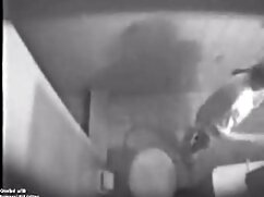 Un recherche vidéos de sexe homme déchire les collants en résille d'une latina pour baiser la chatte après une pipe