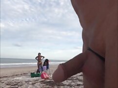 L'homme connaît vidéos de sex gratuits sa putain de brune et le fait bien