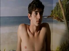 Une nana au gros cul et videos sexo gratuit un mec mince s'amusent beaucoup sur le canapé