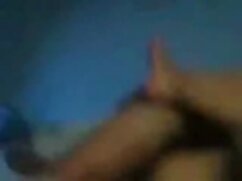 Un homme satisfait son envie de fétichisme des pieds video porn gratui grâce à sa petite amie