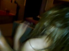 Une brune paie la facture de la dépanneuse avec une pipe sex vidéo gratuit