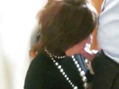 Dame aux gros nichons a soif d'un vidéos porno avec des gros dong