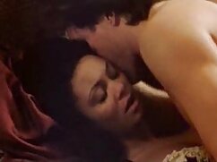 Jolie fille parle sale en film vidéo porno xxl suçant ce gros gode
