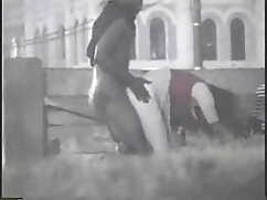 MILF latina au gros cul s'étire video ado gay gratuit devant des curieux