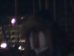 Ebony Girl permet à un jeune homme viol video xx noir de jouer avec elle oralement
