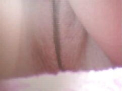 Une masseuse construite video gratuite de fellation sert une bite à une adolescente blonde après un massage