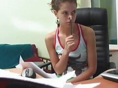 Le jeune mâle a un long morceau de l'arbre video femme nue gratuit pour la vieille grand-mère sale