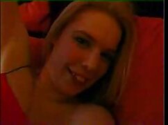 Un mec avec une caméra baise un sosie de célébrité dans la chambre tukif video massage