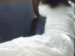 Une ado essaie de vidéo du sexe faire jouir un mec derrière le mur dès que possible