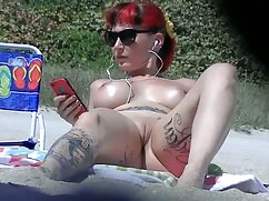 Grosse bite noire empale vidéo mature nue dur le vieux manchon poilu de mamie
