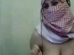 Une fille excitée fait une pipe à deux mecs et chevauche une bite en plein air video sexe mature gratuite