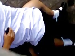 Fille très négligemment donne video xxl sexe à l'homme un indice qu'elle est prête à frapper