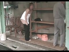 Une bombe ado avec une chatte poilue se les vidéos de sex fait ramoner et gicle
