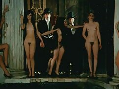 Trois filles à couper le souffle sucent une filme pornp gratis bite et se font baiser