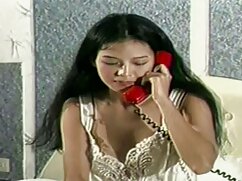 Belle MILF suce et chevauche la bite de l'agent en POV extrait video gay gratuit