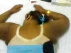 Une mignonne blonde polit une grosse bite avec sa bouche vidéo hard gratuit embrassable