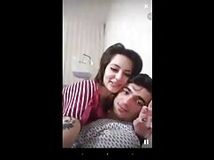 Une transexuelle blanche en video gratuite de sex bas baise une nana noire en position de cuillères