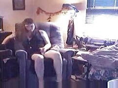 Une charmante fille russe a des relations vidéos porno de gros seins sexuelles avec un inconnu dans la cuisine