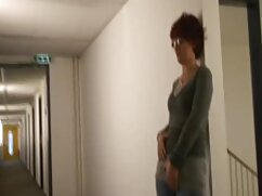Pecker épais perce la gorge et la chatte les vidéos de sex d'une adolescente