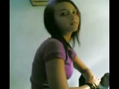 Une milf blonde aux gros seins naturels se fait video xxl lesbienne ravager par un étalon bien membré