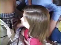 Une femme au vidéos porno hard foyer mince s'accouple avec son beau-fils dans la cuisine