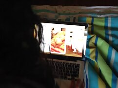 Les besties blanches vidéo gratuite porno et noires pimentent la soirée pyjama par le sexe à quatre