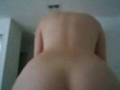 Une pornstar aux gros seins fond sur la bite d'un homme fort comme un flocon de neige vidéos porno des femmes noires